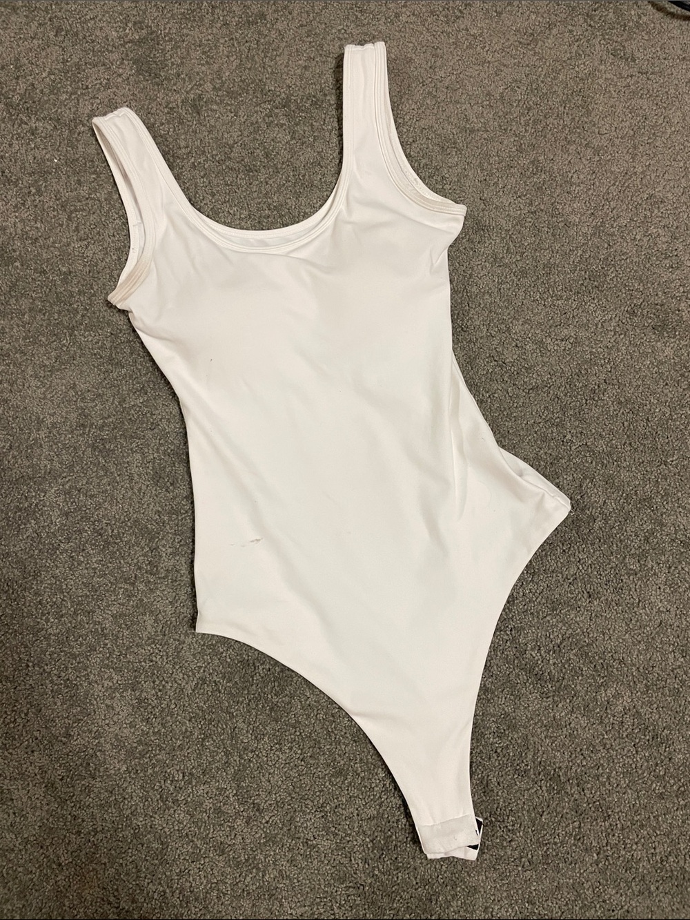 KLASSY Network XS white tank bramisuit top